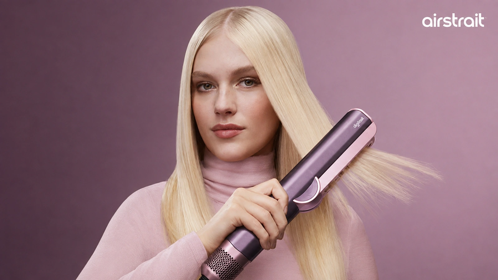 Dyson Airstrait i Plum / Blush brukt til å rette håret