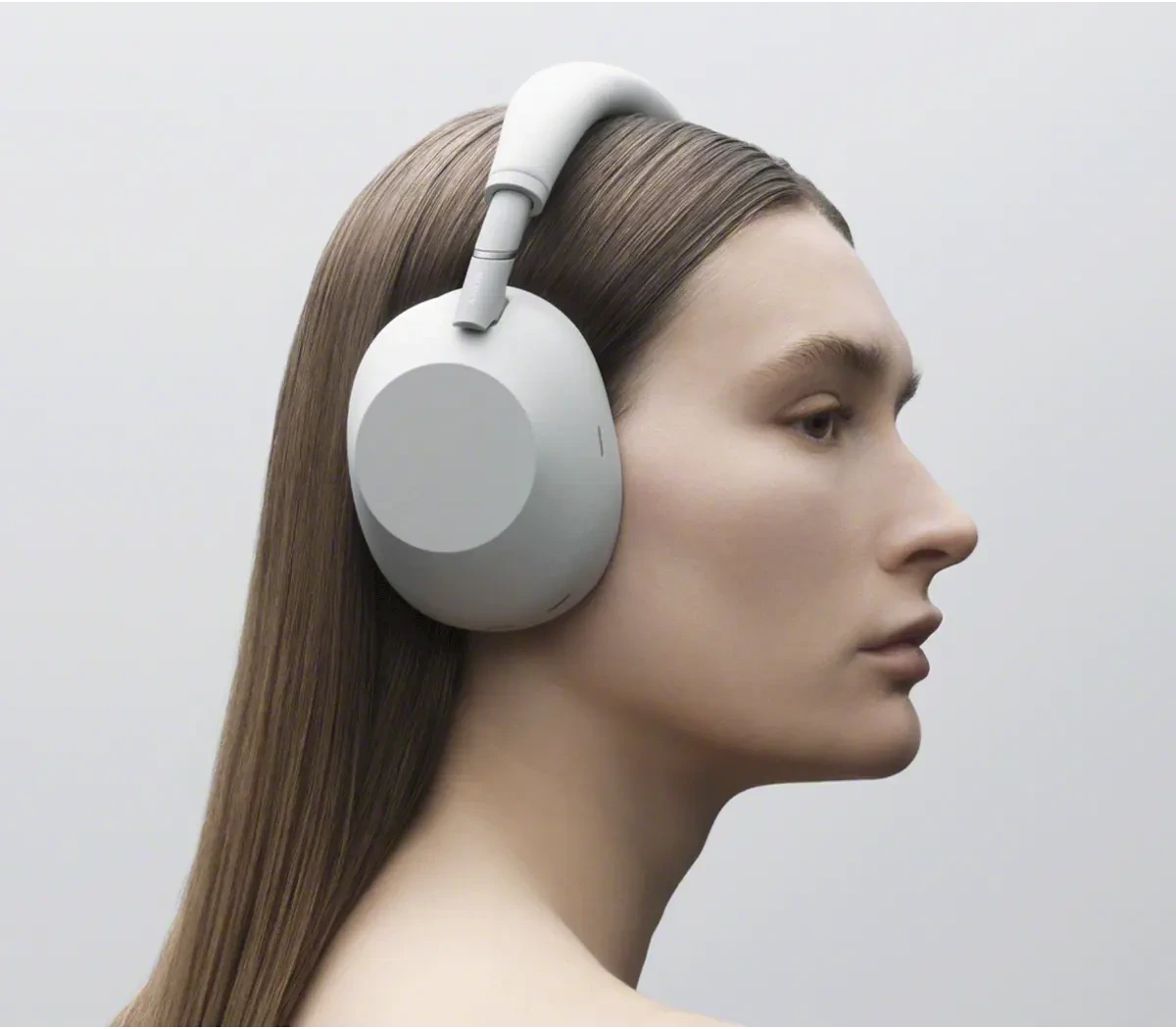 Sony WH-1000XM6 sølv i bruk